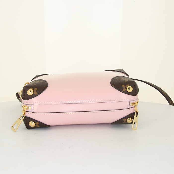 Louis Vuitton Venice shoulder bag in pink patent leather and monogram canvas - Detail D4