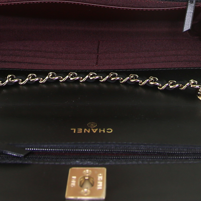 Chanel Trendy CC Wallet on Chain shoulder bag in black quilted leather - Detail D2