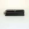 Bolso bandolera Chanel Wallet on Chain en cuero acolchado negro - Detail D4 thumbnail
