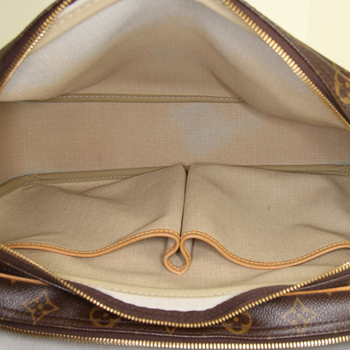 Bolso zurrón Louis Vuitton Reporter modelo grande en lona Monogram marrón y cuero natural - Detail D2