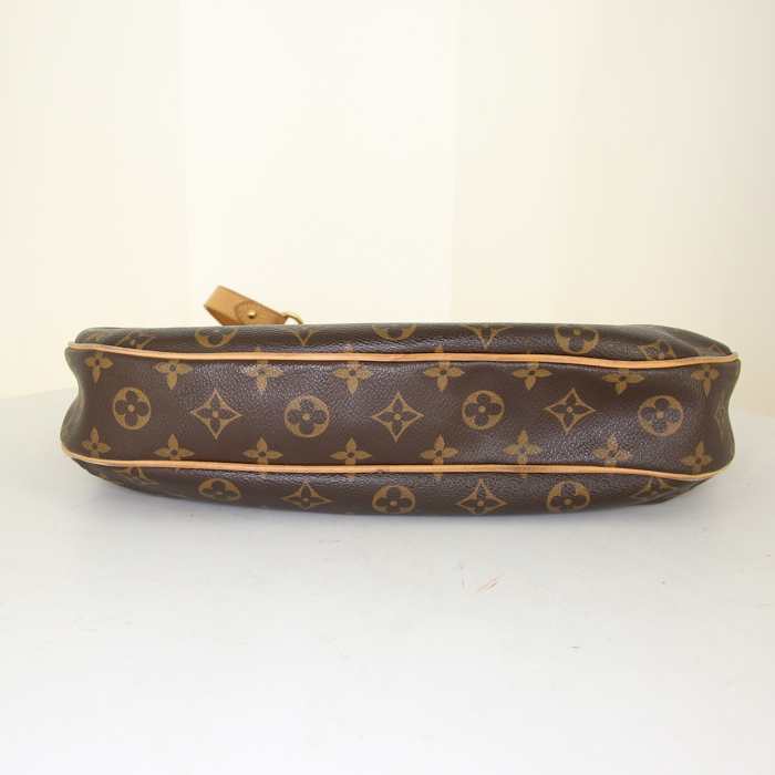 Sac bandoulière Louis Vuitton Odeon en toile monogram marron et cuir naturel - Detail D5