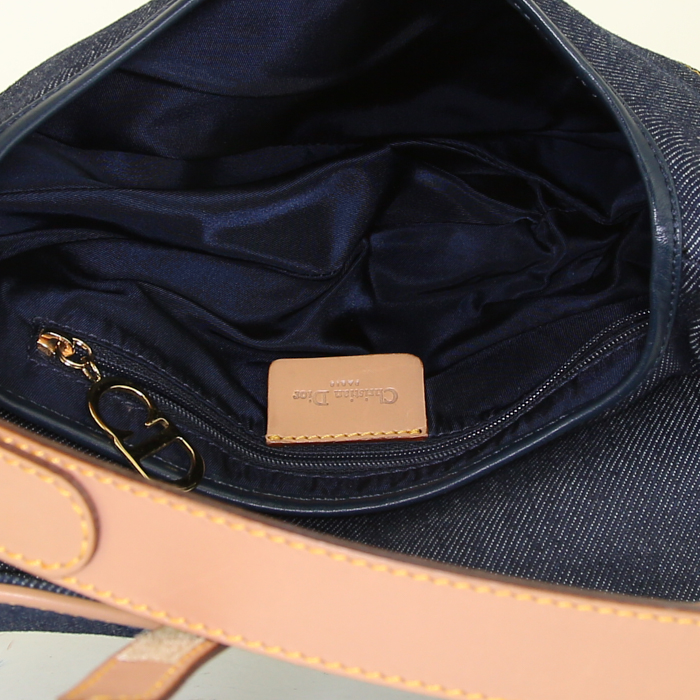 Dior Saddle bag worn on the shoulder or carried in the hand in blue denim canvas and brown leather - Detail D2