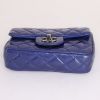 Chanel Timeless Extra Mini shoulder bag in blue patent quilted leather - Detail D4 thumbnail