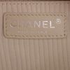 Borsa a tracolla Chanel Boy in pelle trapuntata bianca - Detail D4 thumbnail
