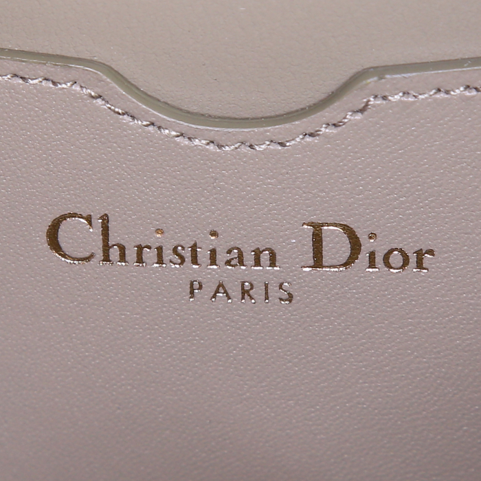 Bolsito de mano Dior Abeille en cuero beige - Detail D3