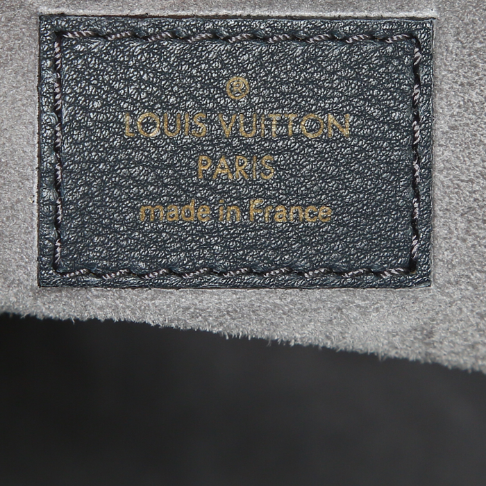 Louis Vuitton Sofia Coppola shoulder bag in navy blue grained leather - Detail D4