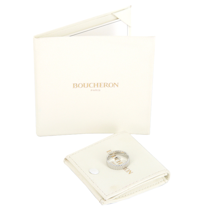 Boucheron Grosgrain medium model ring in white gold - Detail D2