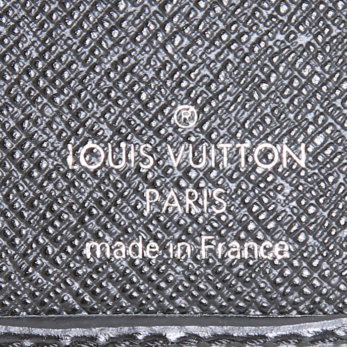 Louis Vuitton Brazza wallet in black epi leather - Detail D3