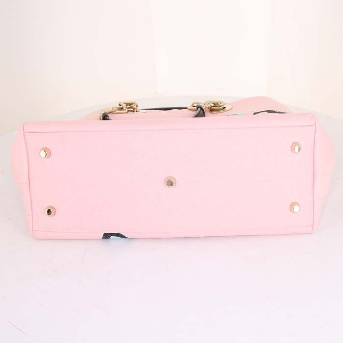 Sac cabas Dior Diorissimo moyen modèle en toile rose jaune et bleu-ciel et cuir verni noir - Detail D5