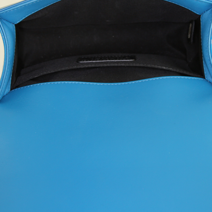 Borsa a tracolla Chanel Mini Boy modello piccolo in pelle verniciata e foderata blu - Detail D3