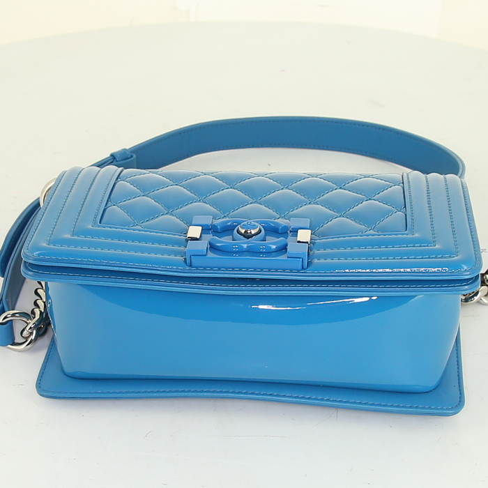 Chanel Mini Boy small model shoulder bag in blue patent quilted leather - Detail D5