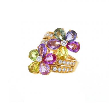 Anello Bulgari modello grande in oro giallo,  diamanti e zaffiri Anello Bulgari modello grande in oro giallo,  diamanti e zaffiri