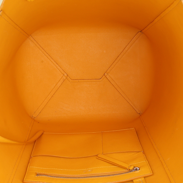 Celine Cabas Phantom shopping bag in yellow grained leather - Detail D2