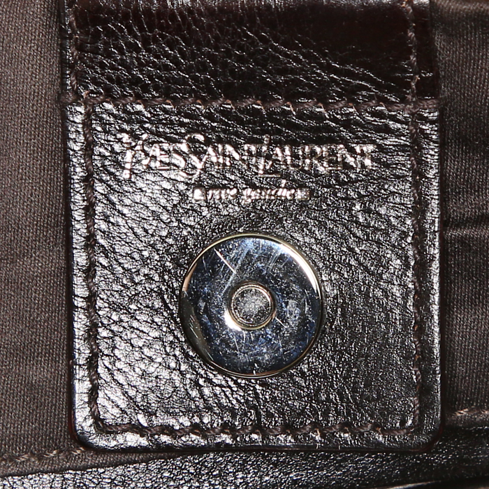Bolso para llevar al hombro o en la mano Saint Laurent Mombasa modelo pequeño en raffia beige y cuero marrón - Detail D3