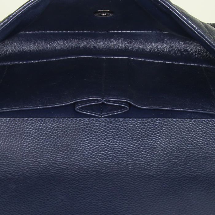 Chanel Baguette shoulder bag in blue quilted leather - Detail D2