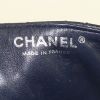 Chanel Baguette shoulder bag in blue quilted leather - Detail D3 thumbnail