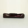 Pochette Louis Vuitton Sobe en cuir verni bordeaux - Detail D4 thumbnail