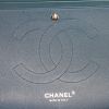 Chanel Timeless jumbo shoulder bag in pigeon blue quilted leather - Detail D4 thumbnail