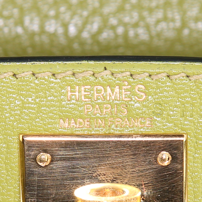 Sac à main Hermes Kelly 28 cm en cuir Mysore vert - Detail D4
