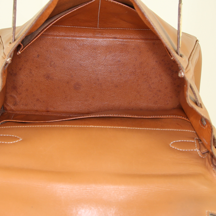 Bolso para llevar al hombro o en la mano Hermes Kelly 28 cm en cuero Chamonix color oro - Detail D3