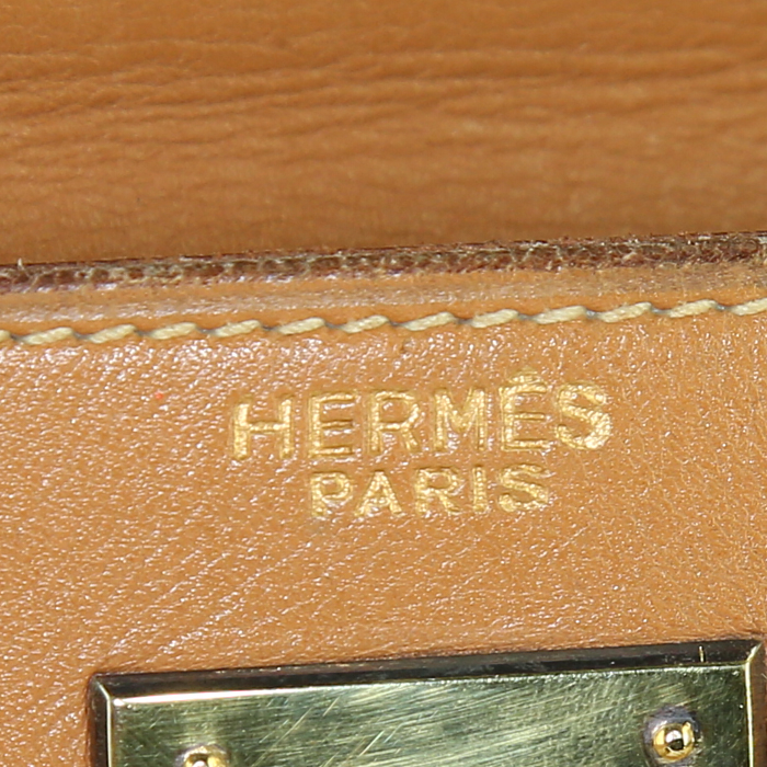 Hermes Kelly 28 cm bag worn on the shoulder or carried in the hand in gold Chamonix  leather - Detail D4
