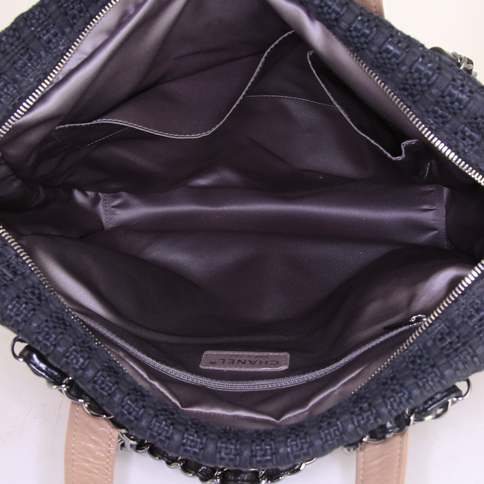 Sac porté épaule ou main Chanel Portobello en cuir matelassé beige et tweed noir - Detail D3