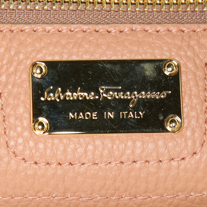 Salvatore Ferragamo shoulder bag in powder pink grained leather and gold leather - Detail D4