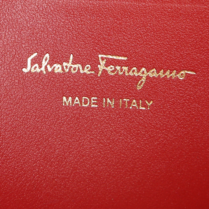 Bolso bandolera Salvatore Ferragamo Gancini en cuero acolchado rojo - Detail D3