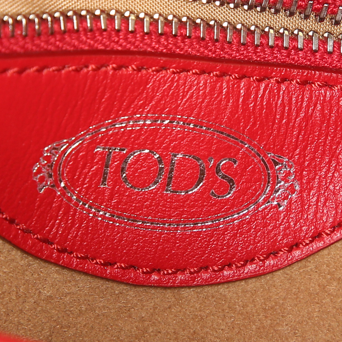 Sac bandoulière Tod's Double T petit modèle en cuir rouge - Detail D4