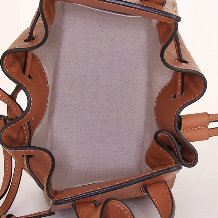 Loewe Hammock mini shoulder bag in gold leather - Detail D3