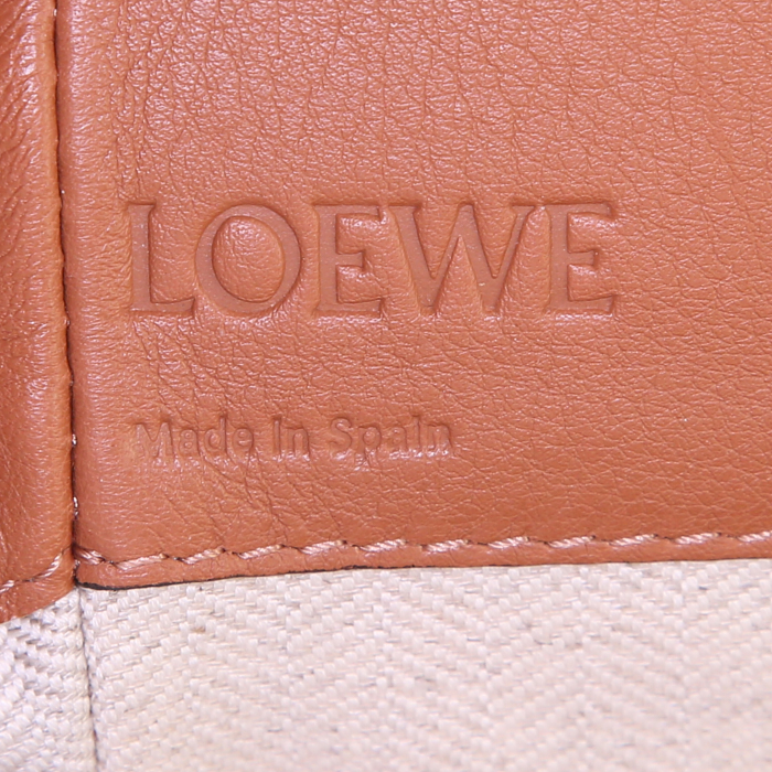 Loewe Hammock mini shoulder bag in gold leather - Detail D4