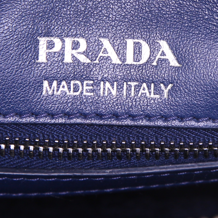 Sac bandoulière Prada Diagramme en cuir matelassé bleu - Detail D3