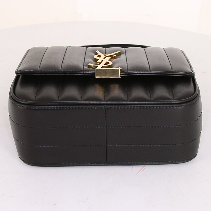 Sac bandoulière Saint Laurent Vicky en cuir matelassé noir - Detail D4
