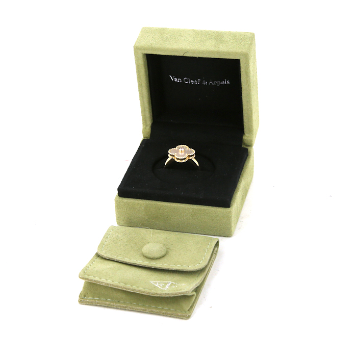 Anello Van Cleef
Arpels Alhambra Vintage in oro giallo, madreperla bianca e diamante - Detail D2