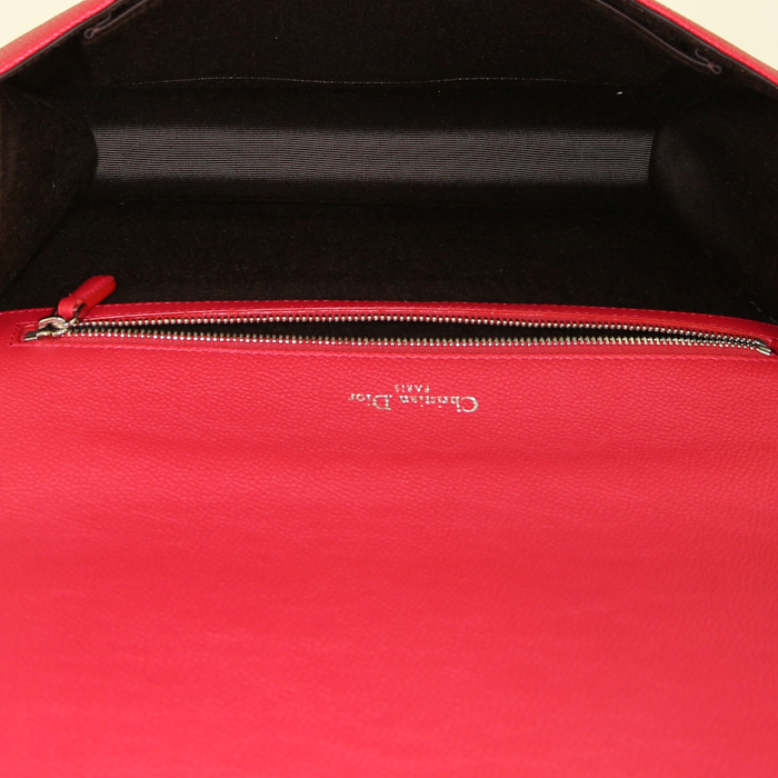 Bolso bandolera Dior Diorama en cuero granulado rojo - Detail D3