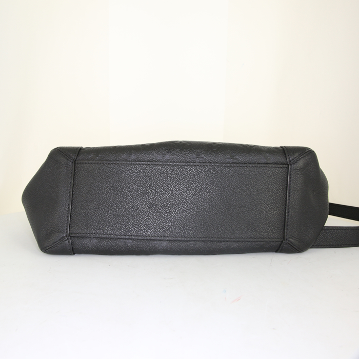 Louis Vuitton Bagatelle shoulder bag in black empreinte monogram leather - Detail D5