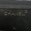 Bolso para llevar al hombro o en la mano Chanel Vintage en ante acolchado violeta - Detail D3 thumbnail