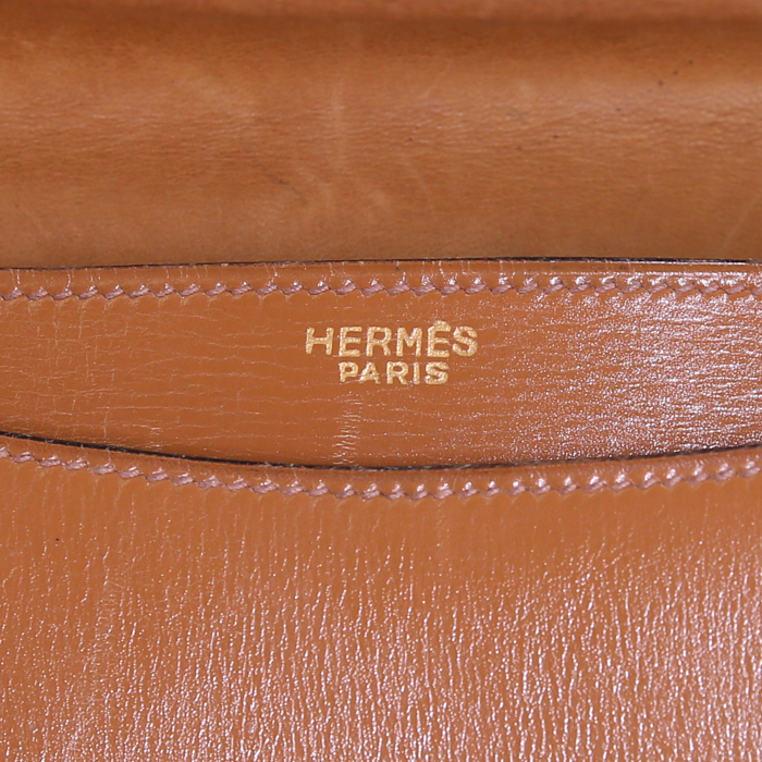 Bolso bandolera Hermès Sandrine en cuero box color oro - Detail D3