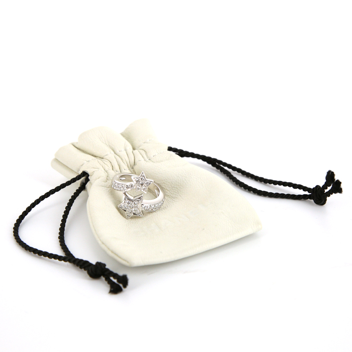 Anello asimmetrico Chanel Comètes modello grande in oro bianco e diamanti - Detail D2