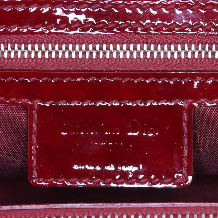 Sac à main Dior Dior Soft en cuir verni rouge - Detail D3