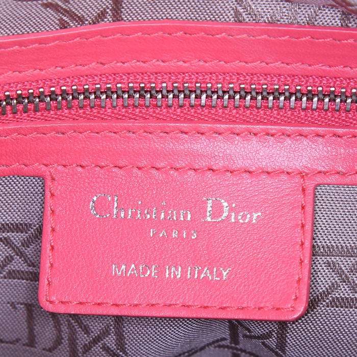 Sac bandoulière Dior Lady Dior moyen modèle en cuir cannage rose - Detail D4