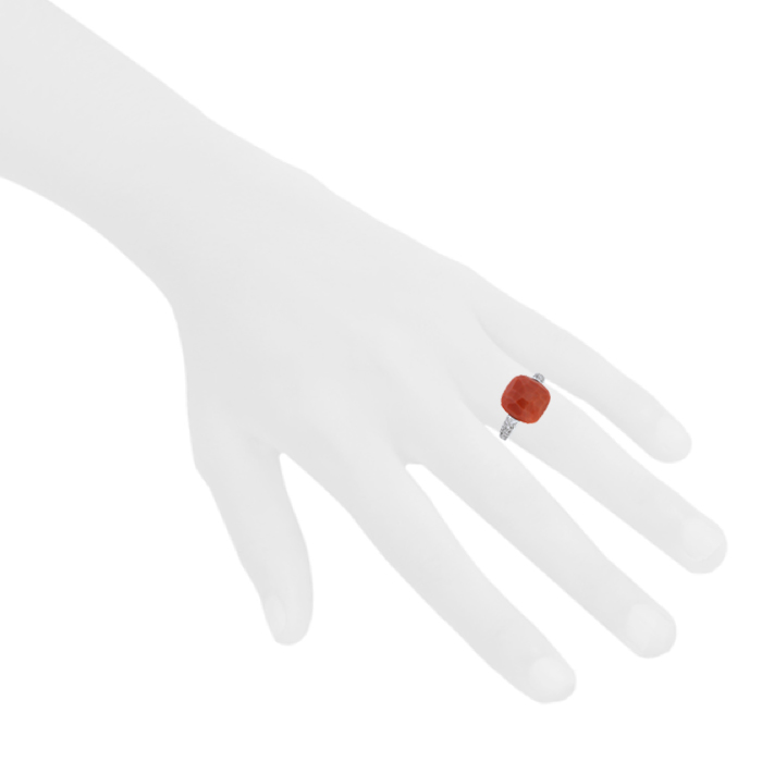 Bague Pomellato Capri grand modèle en or blanc,  diamants et corail - Detail D1