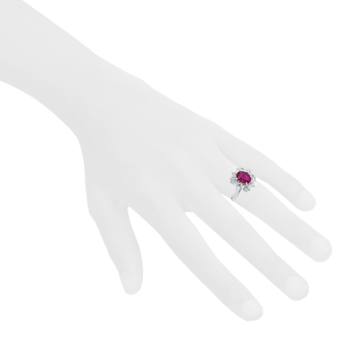 Vintage ring in platinium,  diamonds and ruby of 1,80 carat - Detail D1