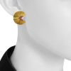 Vintage 1950's earrings in yellow gold,  diamonds and ruby - Detail D1 thumbnail