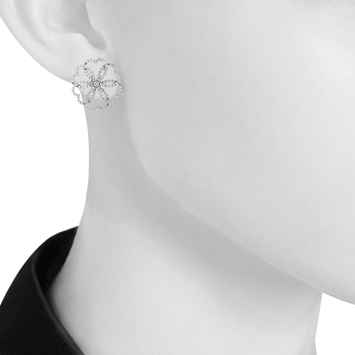 Paire de boucles d'oreilles Rosace Poiray en or blanc et diamants