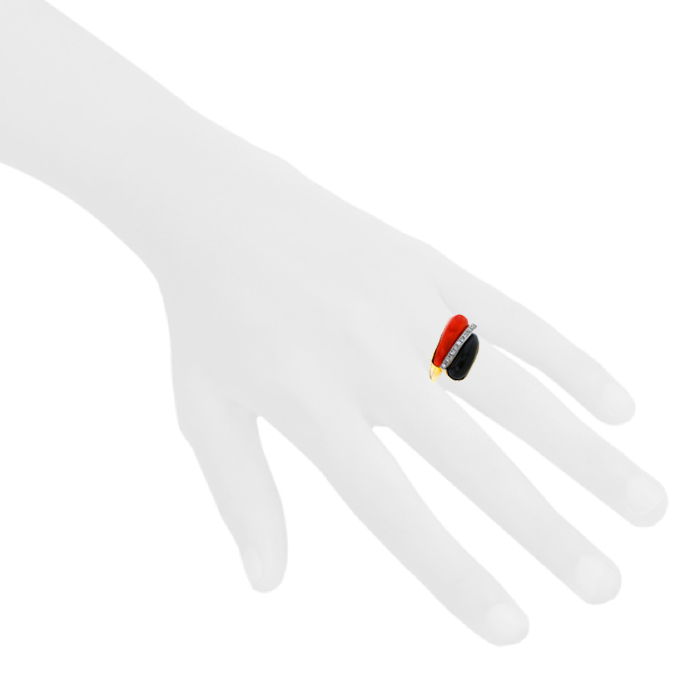 Bague époque années 70 Vintage en or jaune,  diamants et pierres ornementales - Detail D1