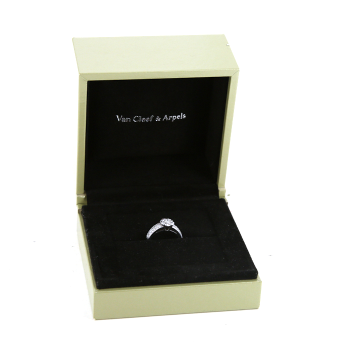 Bague Van Cleef 
Arpels Fleurette grand modèle en or blanc et diamants - Detail D2