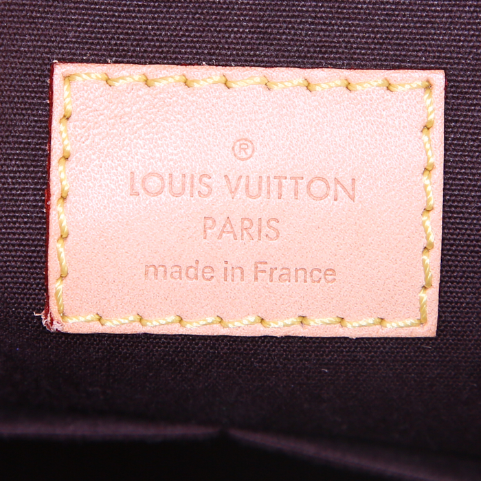Bolso de mano Louis Vuitton Alma modelo pequeño en charol Monogram color burdeos - Detail D4