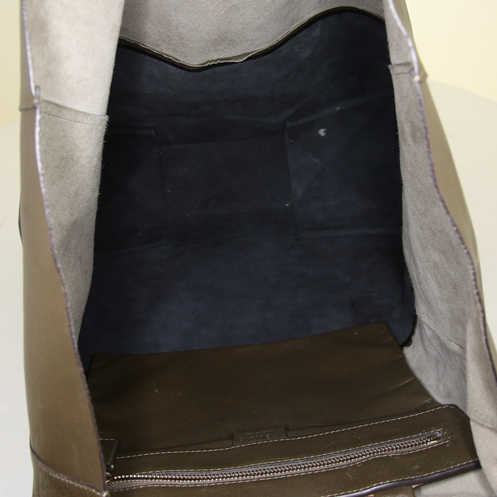 Celine Vertical shopping bag in brown and black bicolor leather - Detail D2