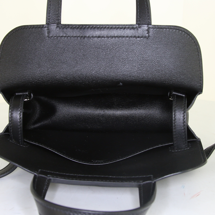 Hermès Halzan small model shoulder bag in black Swift leather - Detail D3